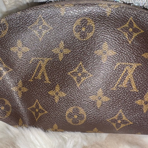 Authentic Vintage Louis Vuitton Monogram Makeup bag - Picture 7 of 8